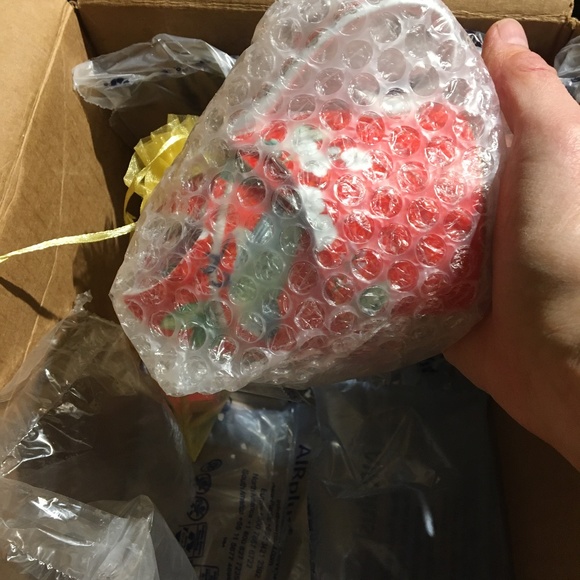 Beautiful Pair of Porcelain Coffee/Tea Mugs Red Floral NEW from Pip Studio - Picture 1 of 3